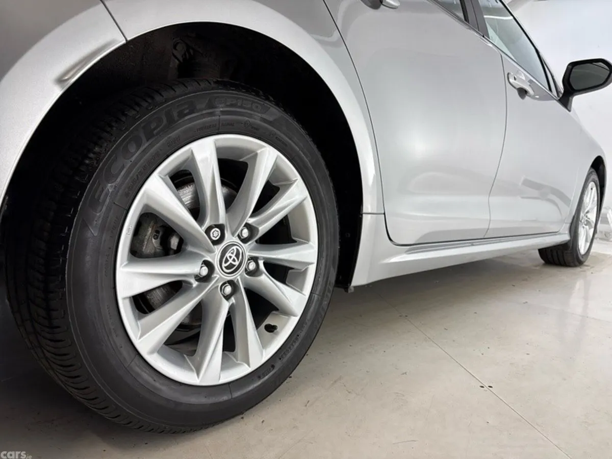 Toyota Corolla Saloon, Petrol Hybrid, 2023, Silver