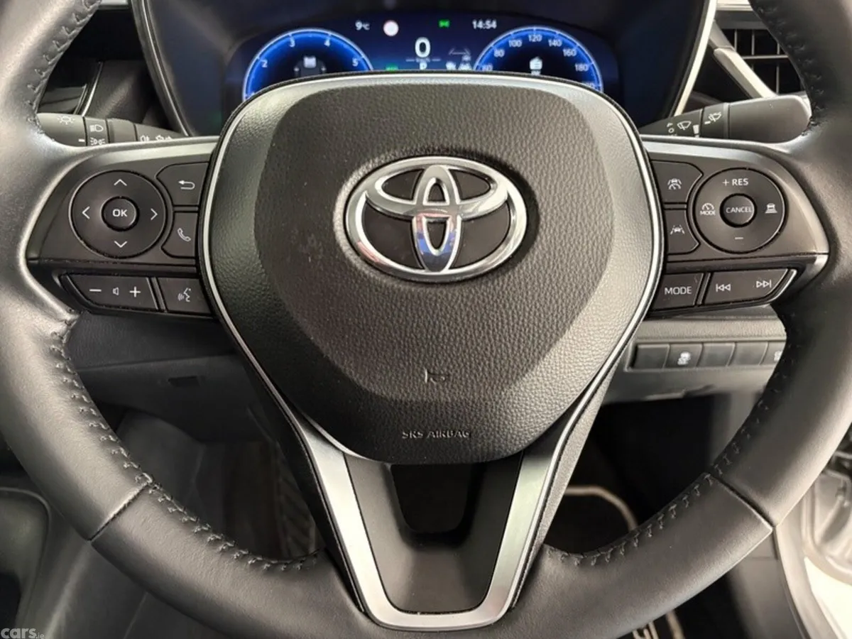 Toyota Corolla Saloon, Petrol Hybrid, 2023, Silver