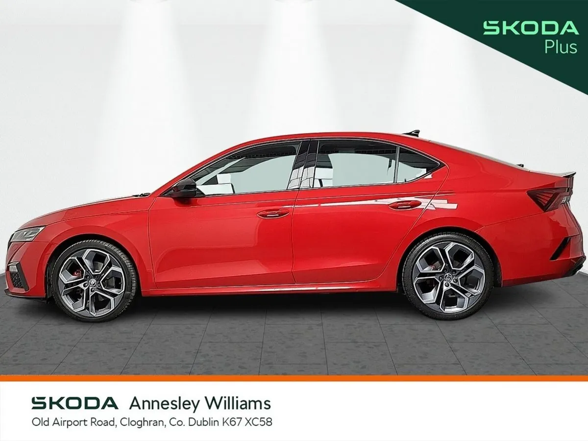 Skoda Octavia Saloon, Diesel, 2023, Red