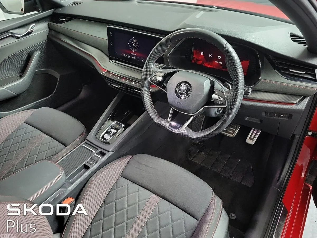 Skoda Octavia Saloon, Diesel, 2023, Red