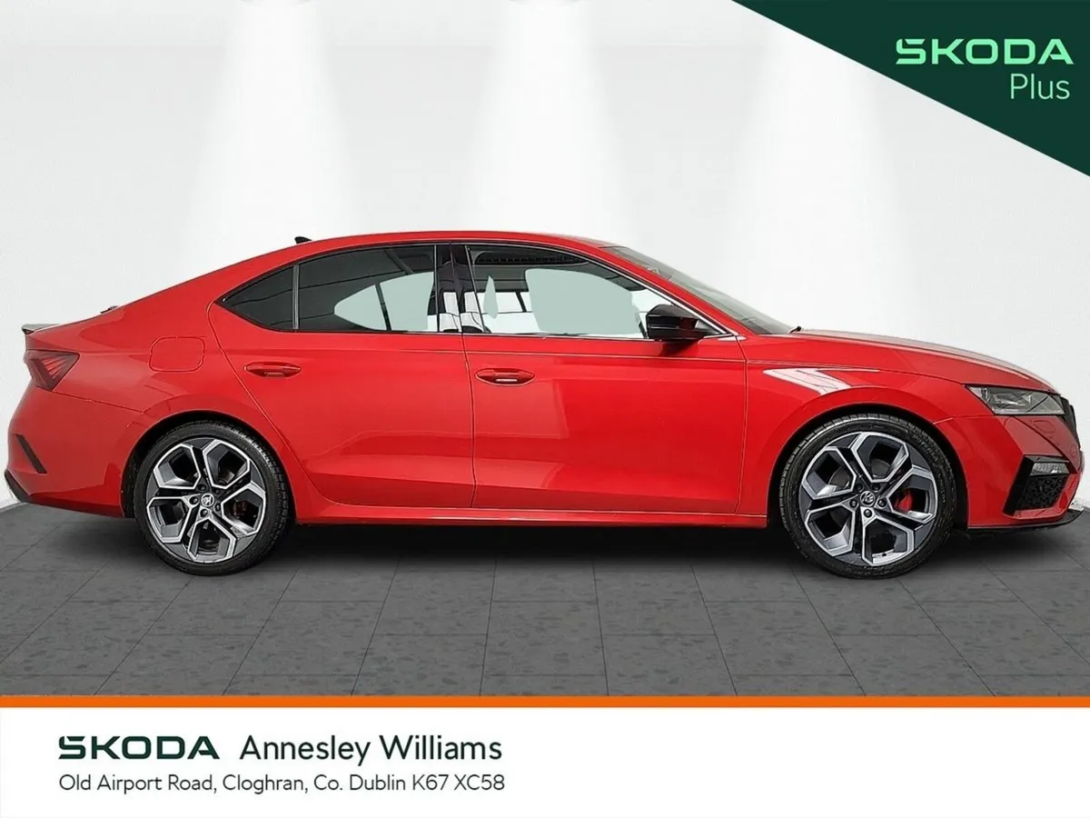 Skoda Octavia Saloon, Diesel, 2023, Red