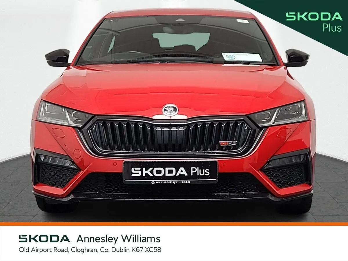 Skoda Octavia Saloon, Diesel, 2023, Red