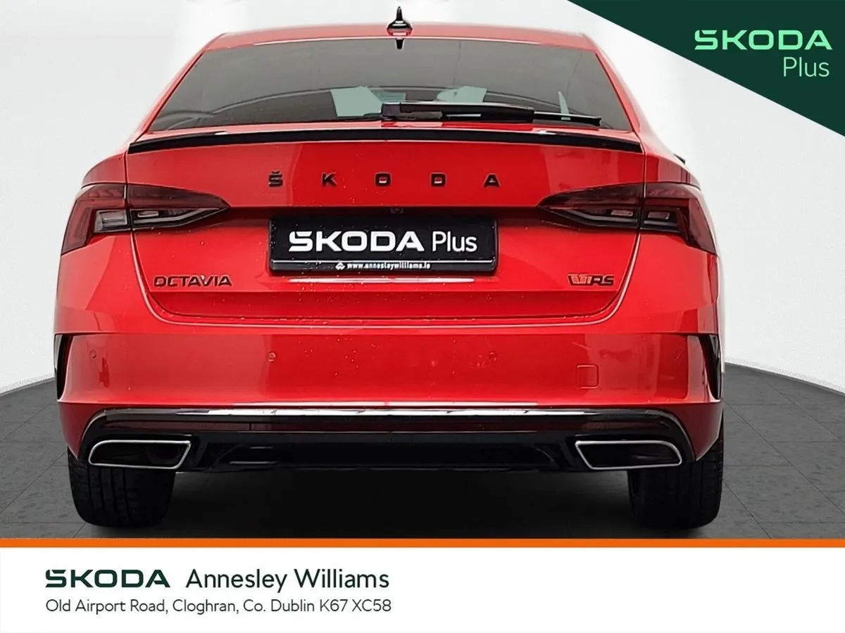Skoda Octavia Saloon, Diesel, 2023, Red