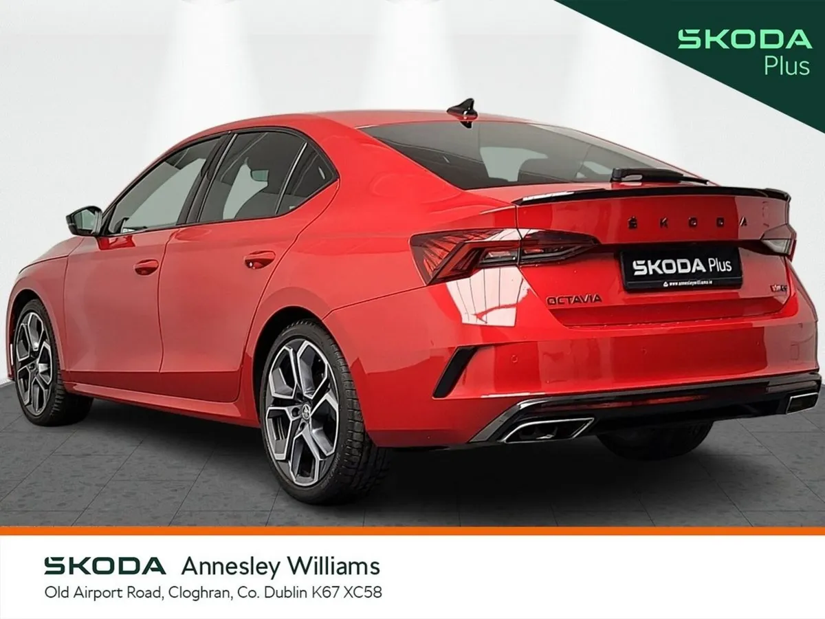 Skoda Octavia Saloon, Diesel, 2023, Red