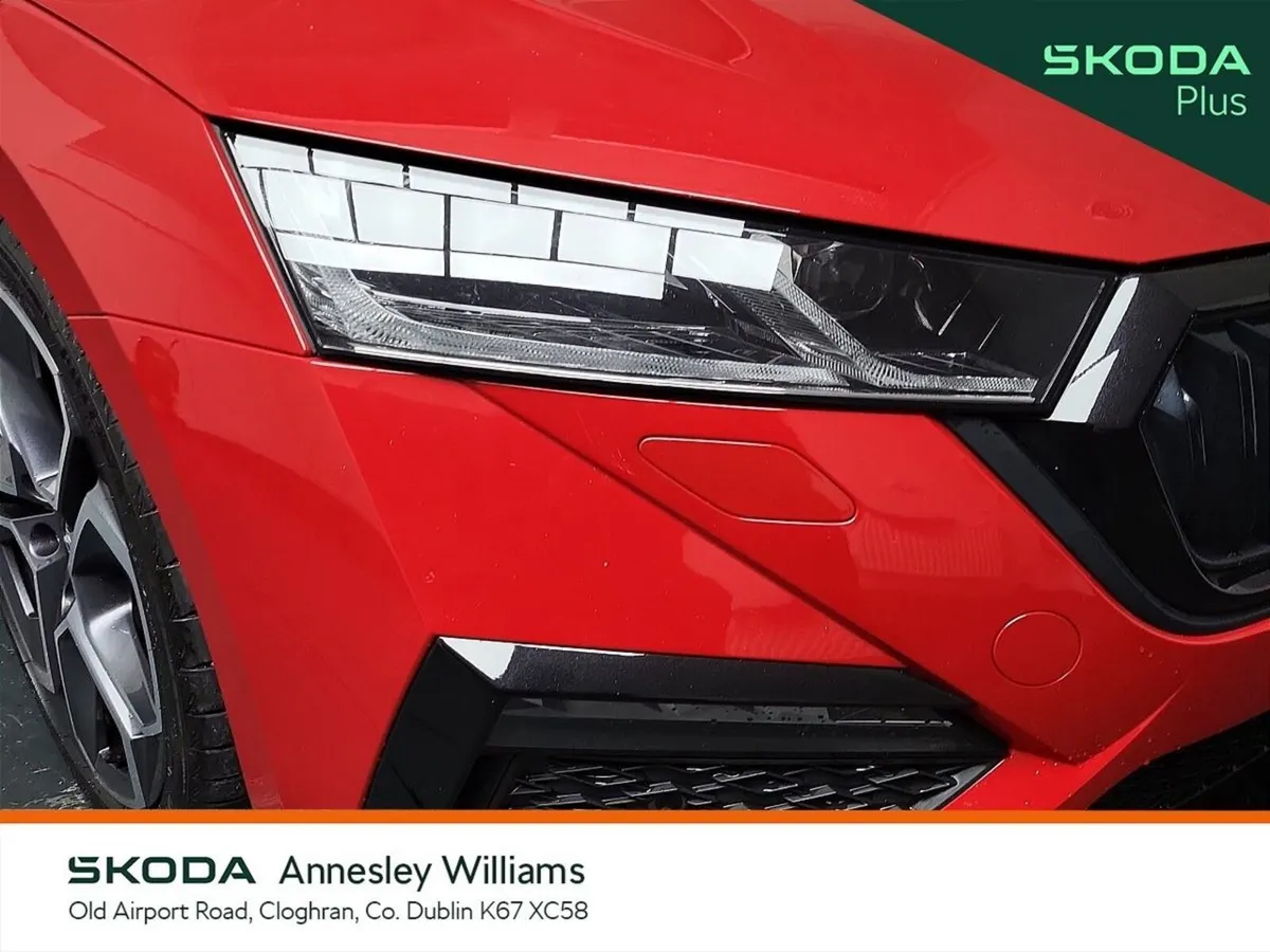 Skoda Octavia Saloon, Diesel, 2023, Red