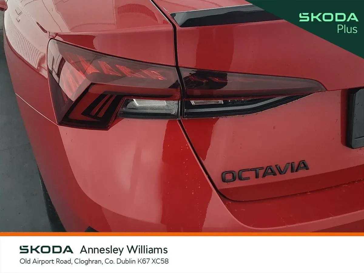 Skoda Octavia Saloon, Diesel, 2023, Red