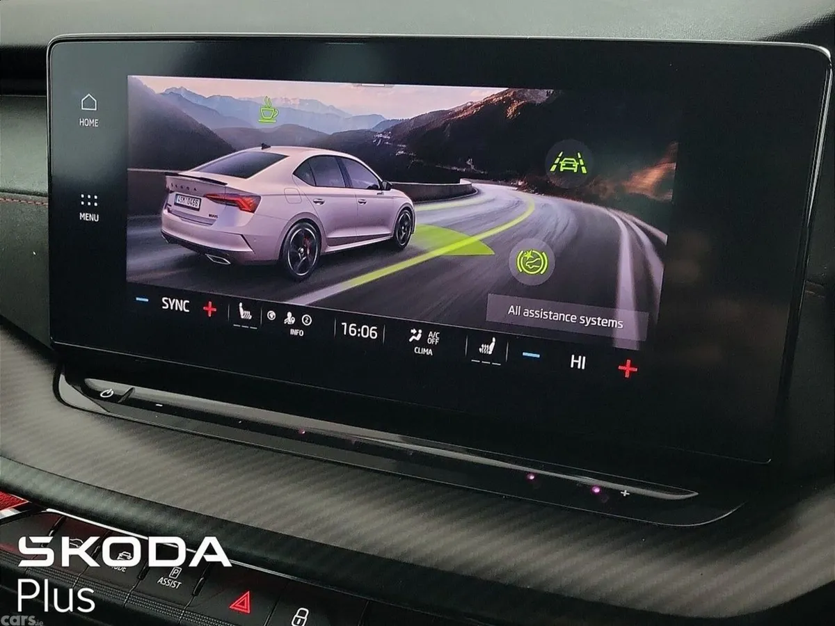 Skoda Octavia Saloon, Diesel, 2023, Red