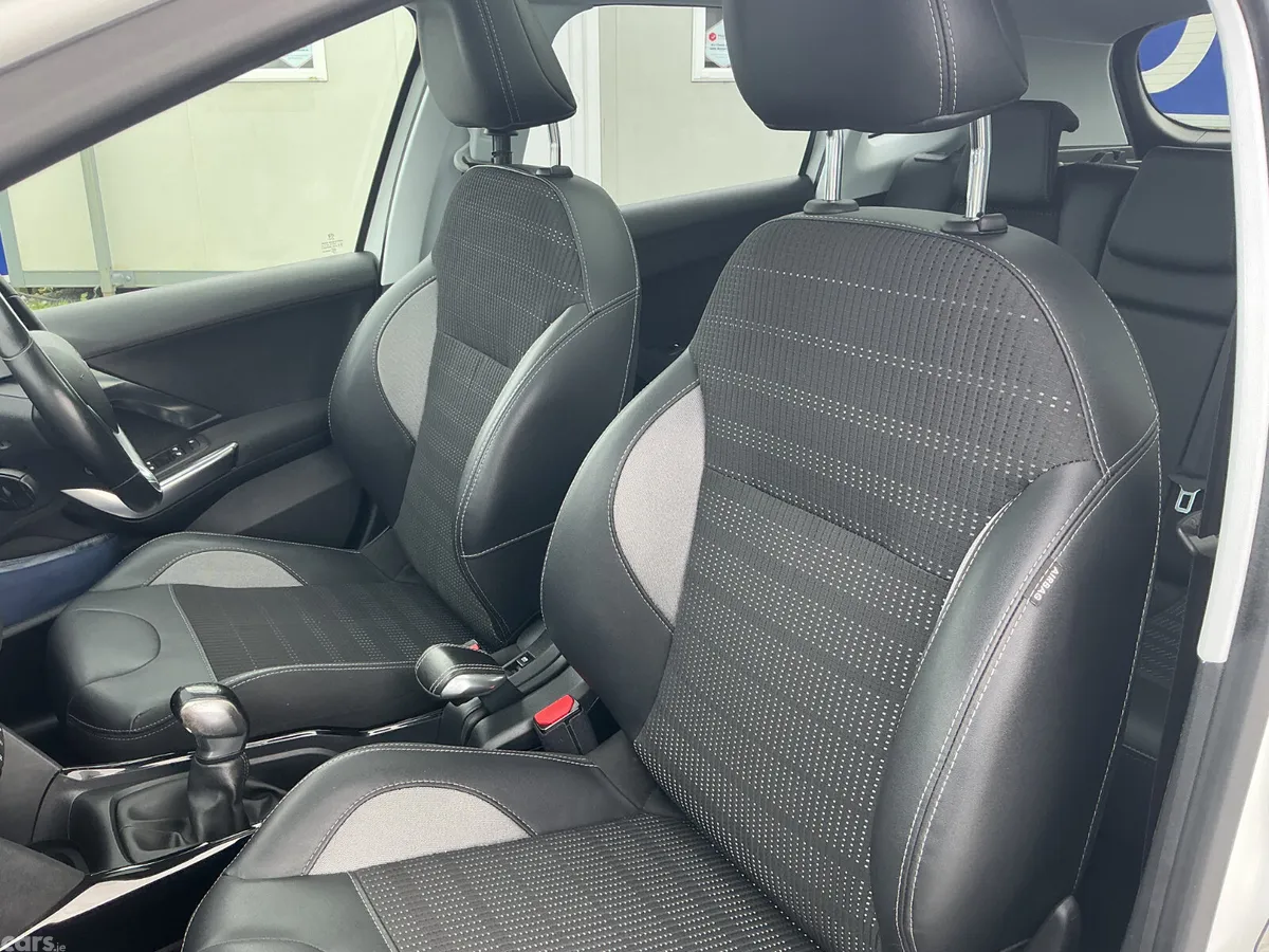 Peugeot 2008 Hatchback, Petrol, 2019, White