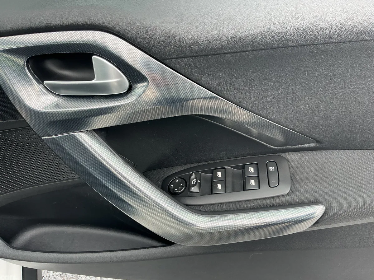 Peugeot 2008 Hatchback, Petrol, 2019, White
