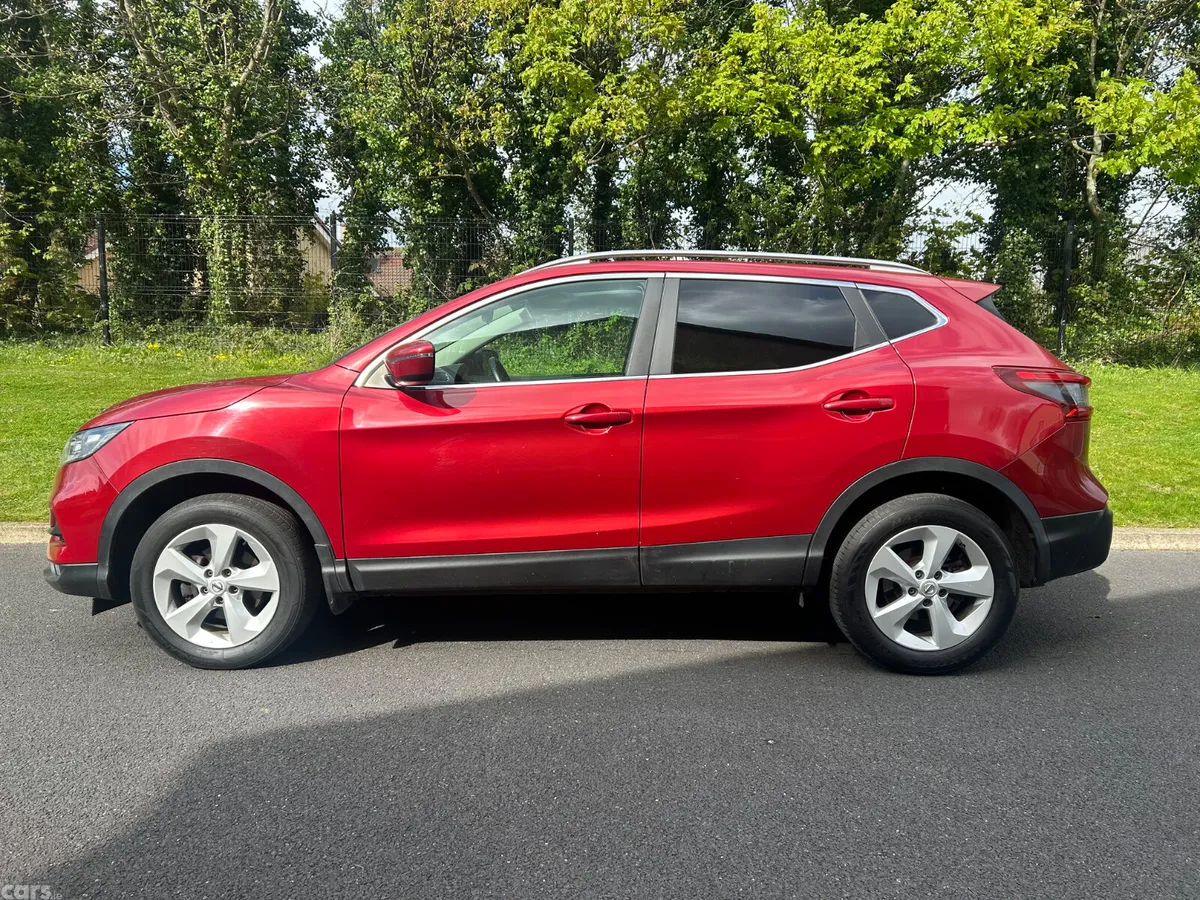 Nissan Qashqai MPV, Diesel, 2019, Red