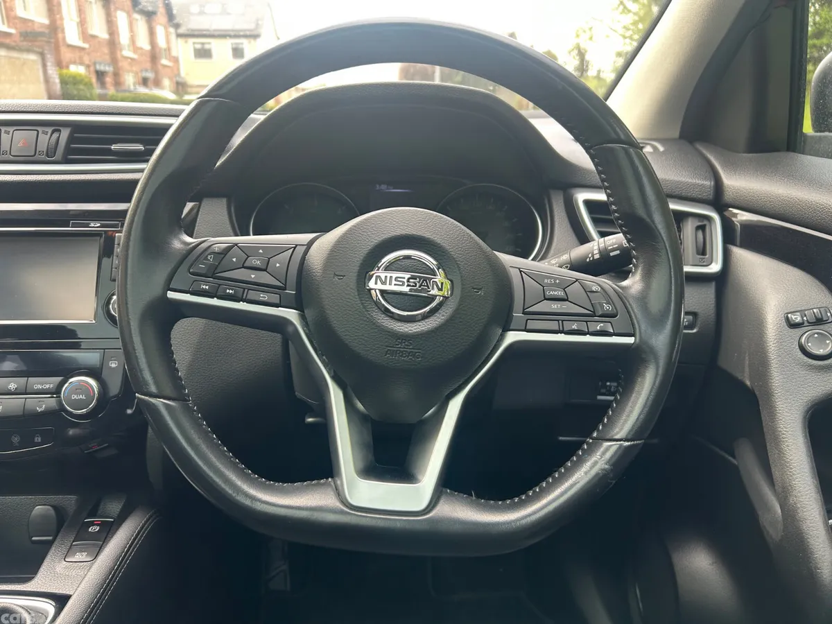 Nissan Qashqai MPV, Diesel, 2019, Red
