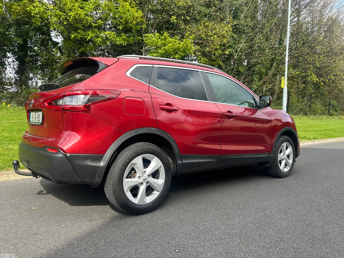 Nissan Qashqai MPV, Diesel, 2019, Red