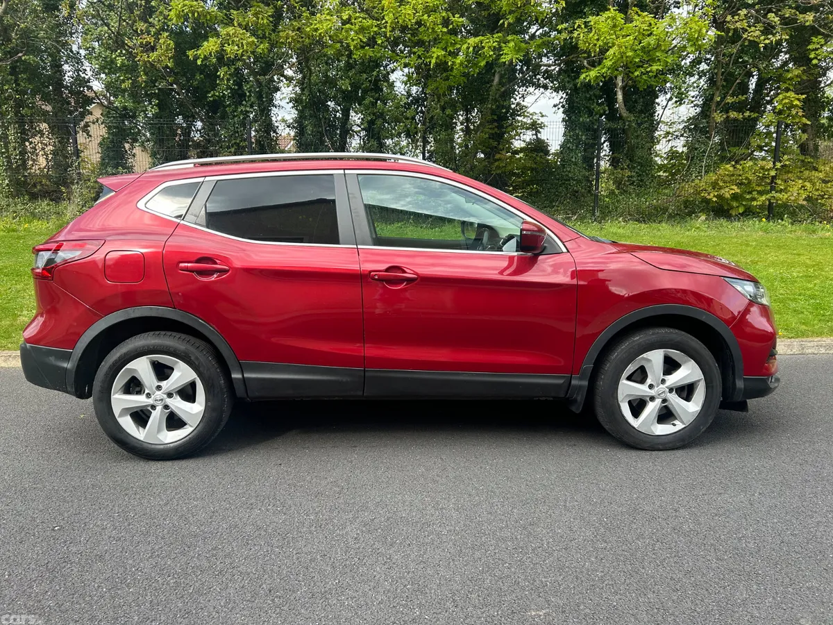 Nissan Qashqai MPV, Diesel, 2019, Red