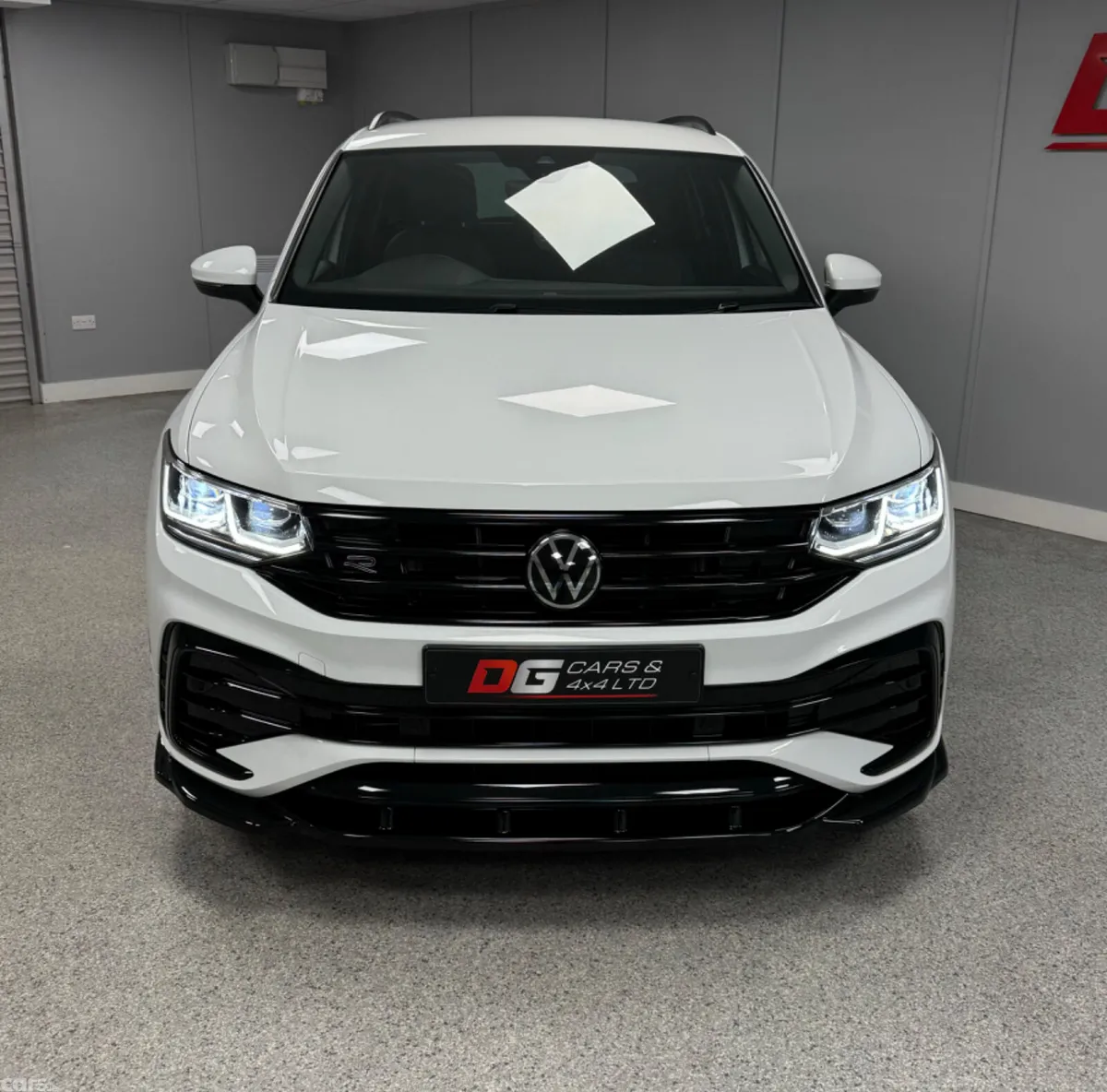 Volkswagen Tiguan SUV, Petrol Hybrid, 2022, White