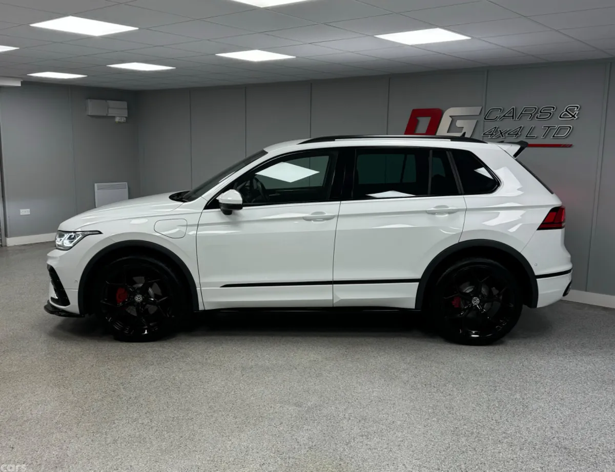 Volkswagen Tiguan SUV, Petrol Hybrid, 2022, White