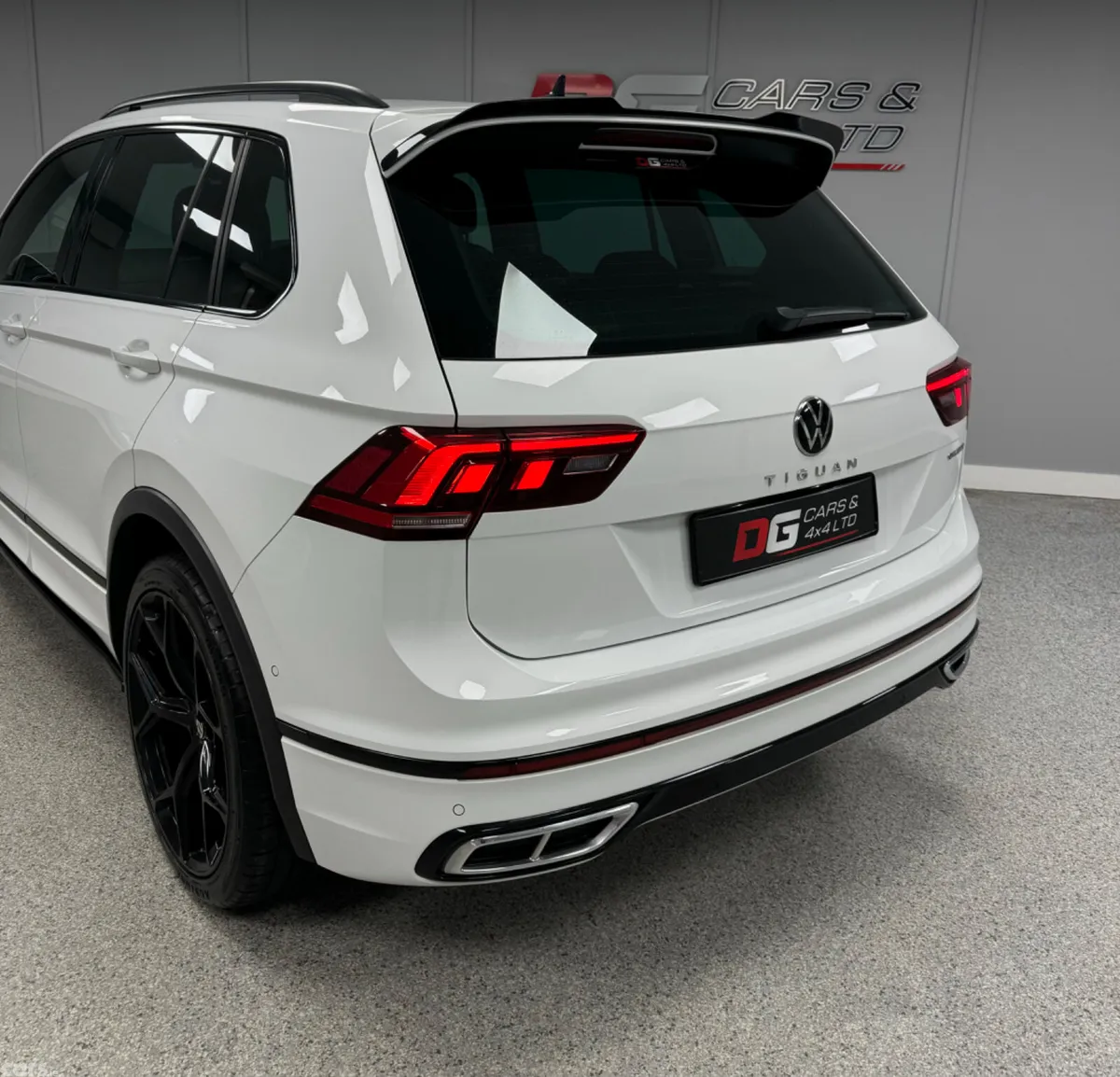 Volkswagen Tiguan SUV, Petrol Hybrid, 2022, White