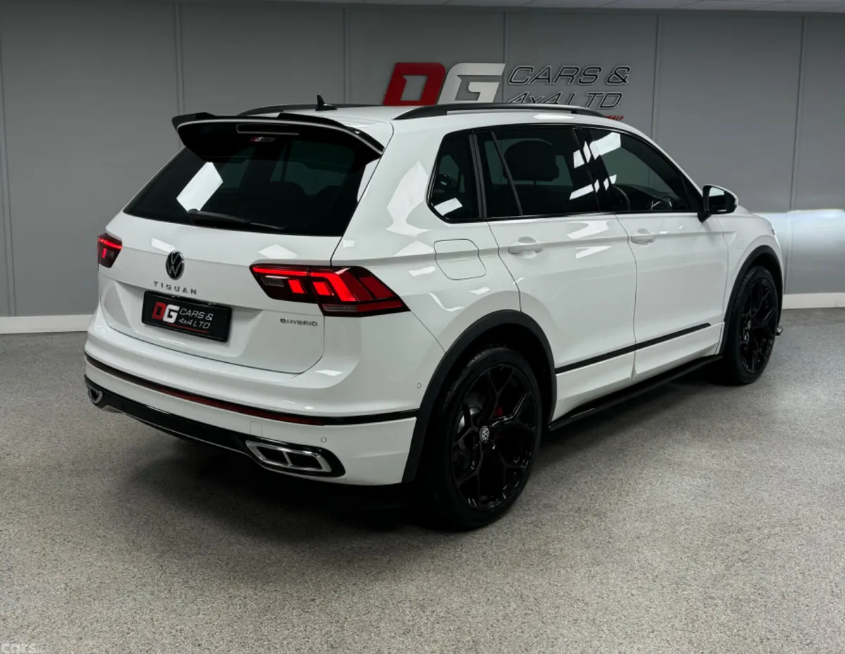Volkswagen Tiguan SUV, Petrol Hybrid, 2022, White
