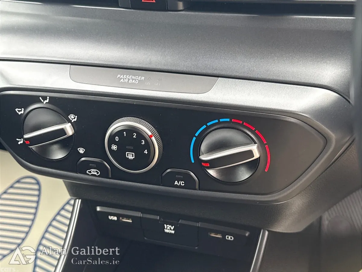 Hyundai i20 Hatchback, Petrol, 2023, Black