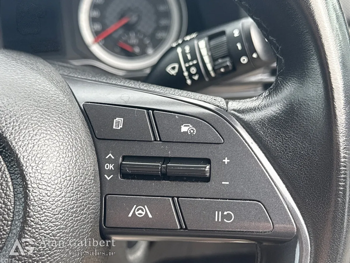 Hyundai i20 Hatchback, Petrol, 2023, Black