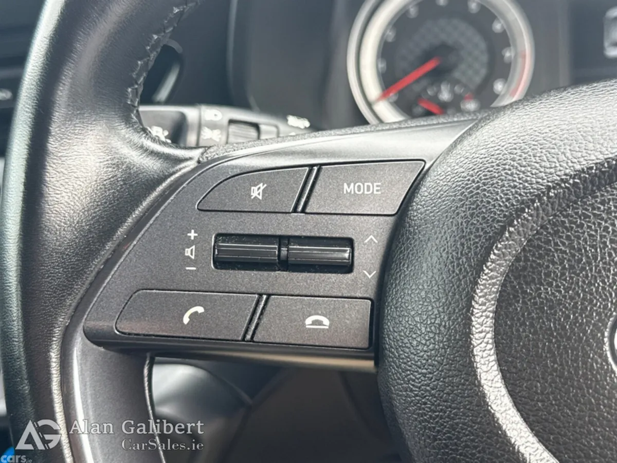 Hyundai i20 Hatchback, Petrol, 2023, Black