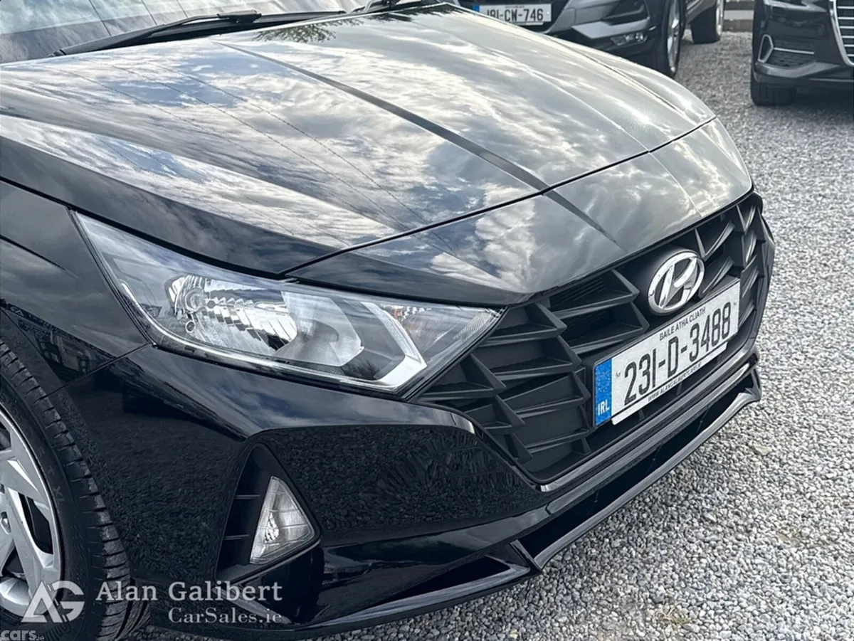 Hyundai i20 Hatchback, Petrol, 2023, Black