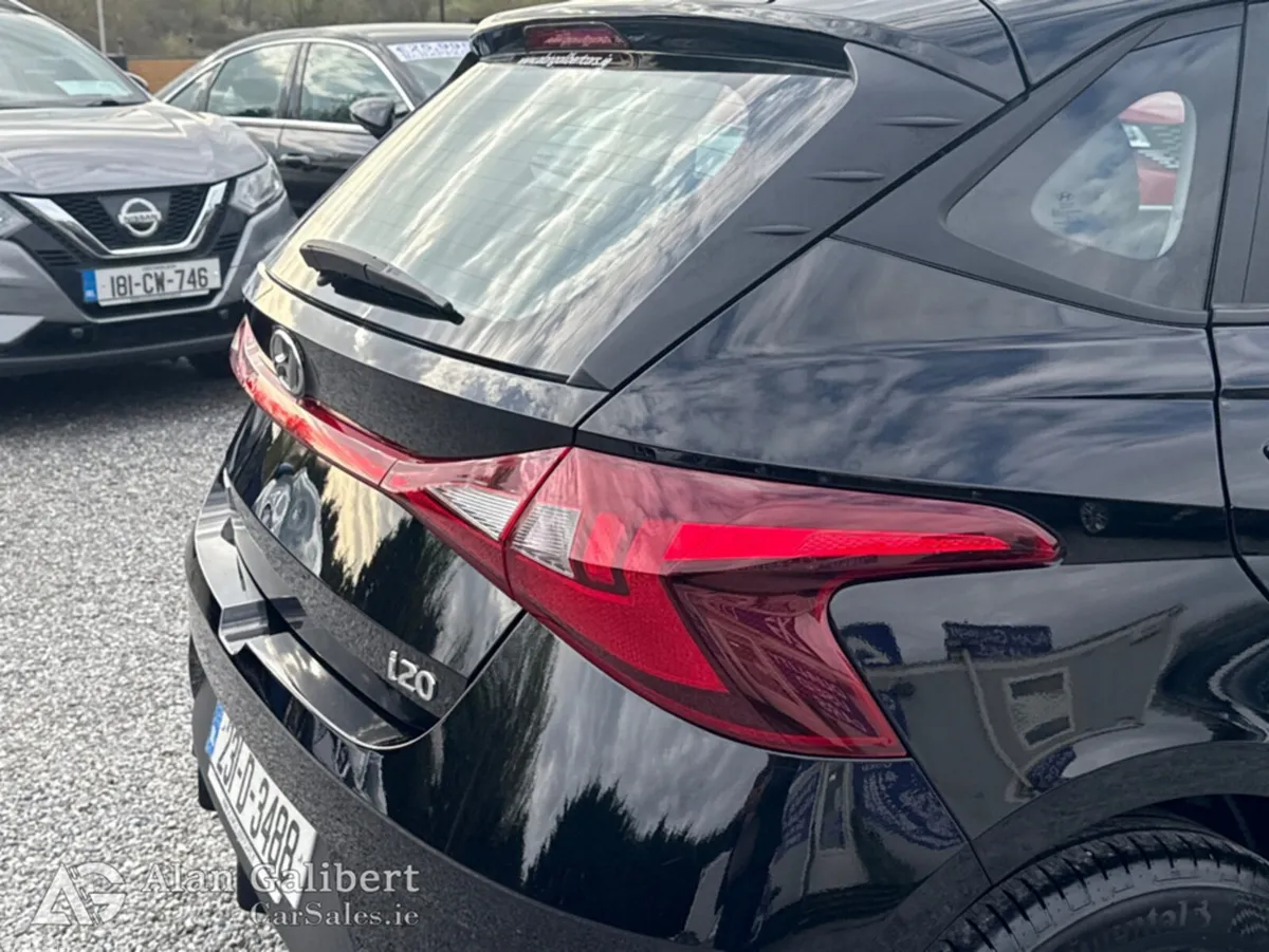 Hyundai i20 Hatchback, Petrol, 2023, Black