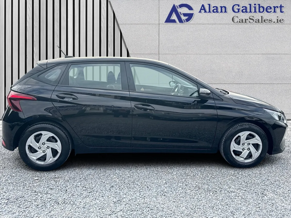 Hyundai i20 Hatchback, Petrol, 2023, Black