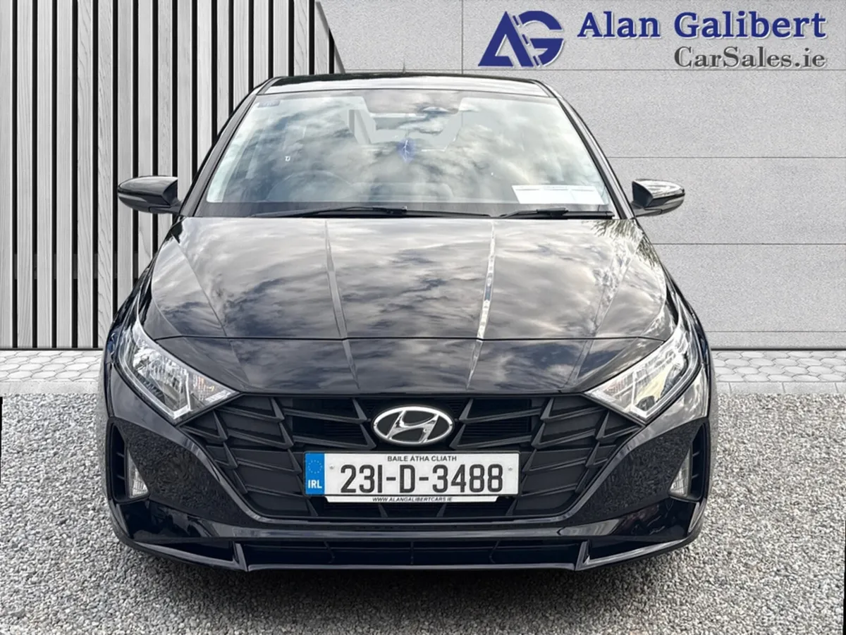 Hyundai i20 Hatchback, Petrol, 2023, Black