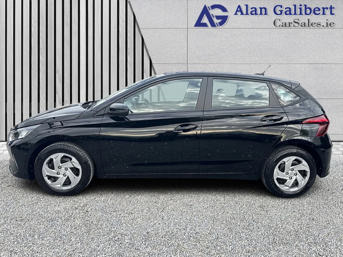 Hyundai i20 Hatchback, Petrol, 2023, Black