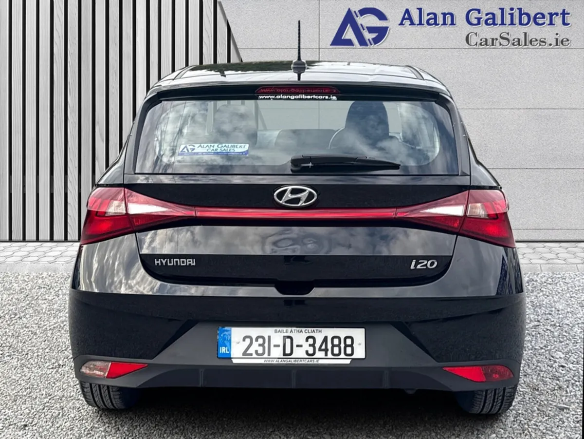 Hyundai i20 Hatchback, Petrol, 2023, Black