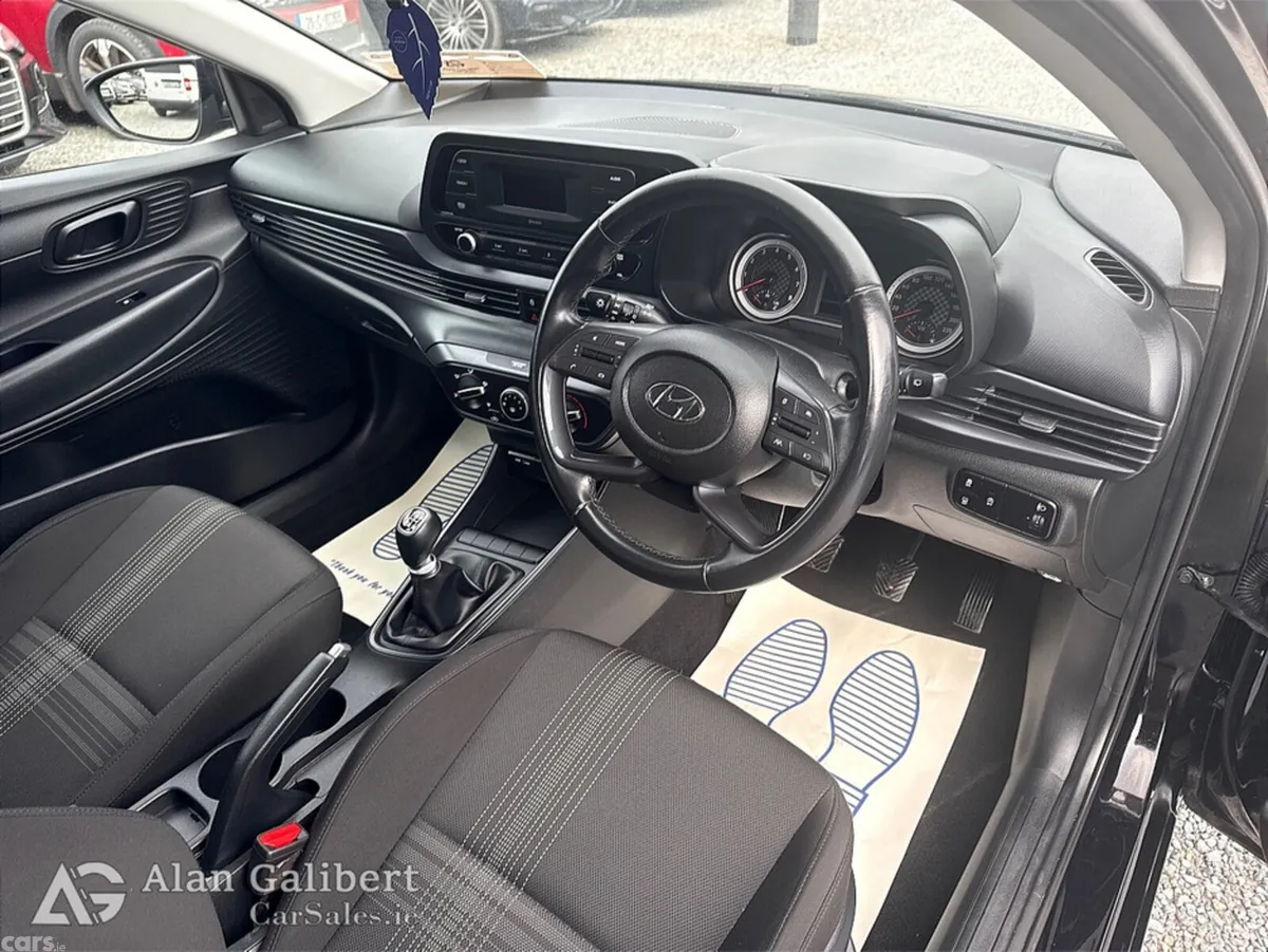 Hyundai i20 Hatchback, Petrol, 2023, Black