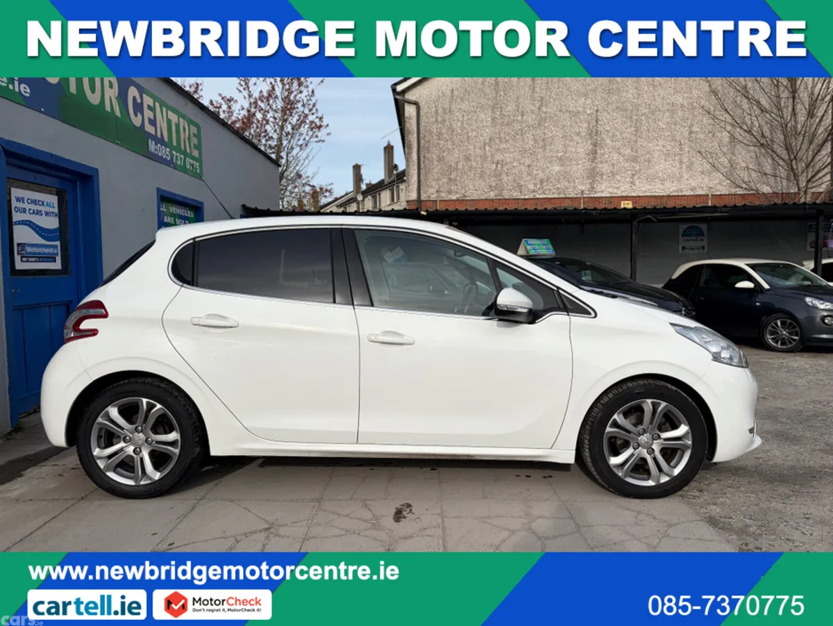 Peugeot 208 Hatchback, Petrol, 2014, White