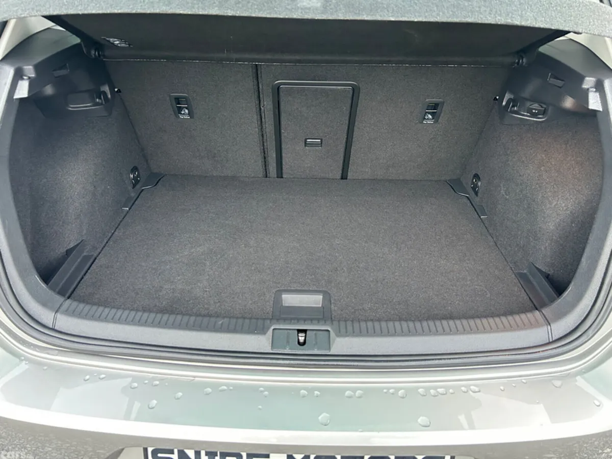 Volkswagen Golf Hatchback, Petrol, 2017, Silver