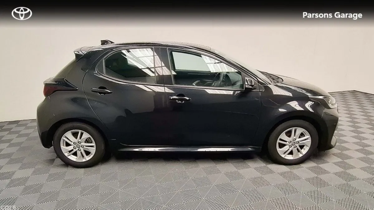 Toyota Yaris Hatchback, Petrol Hybrid, 2023, Black