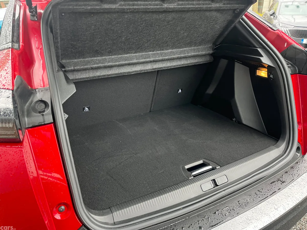 Peugeot 2008 MPV, Petrol, 2025, Red