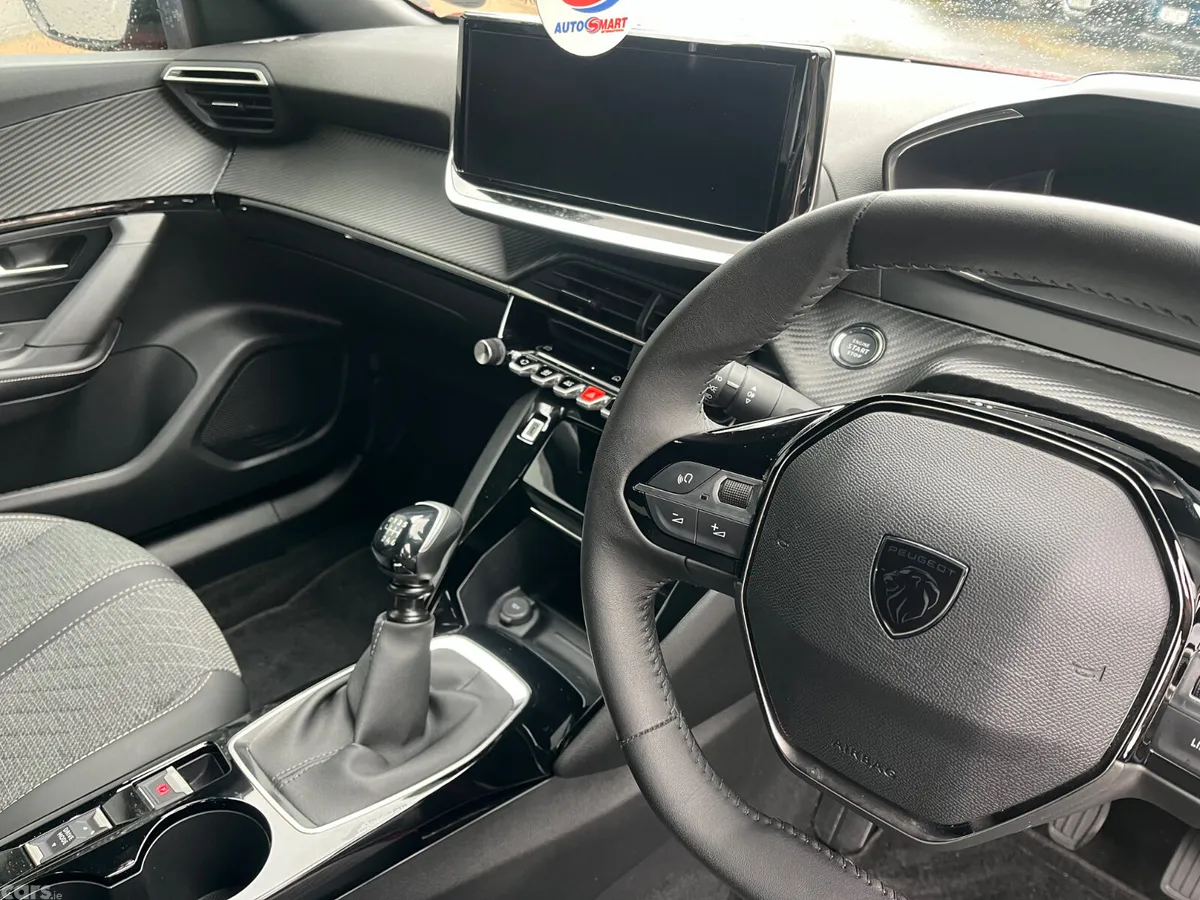 Peugeot 2008 MPV, Petrol, 2025, Red