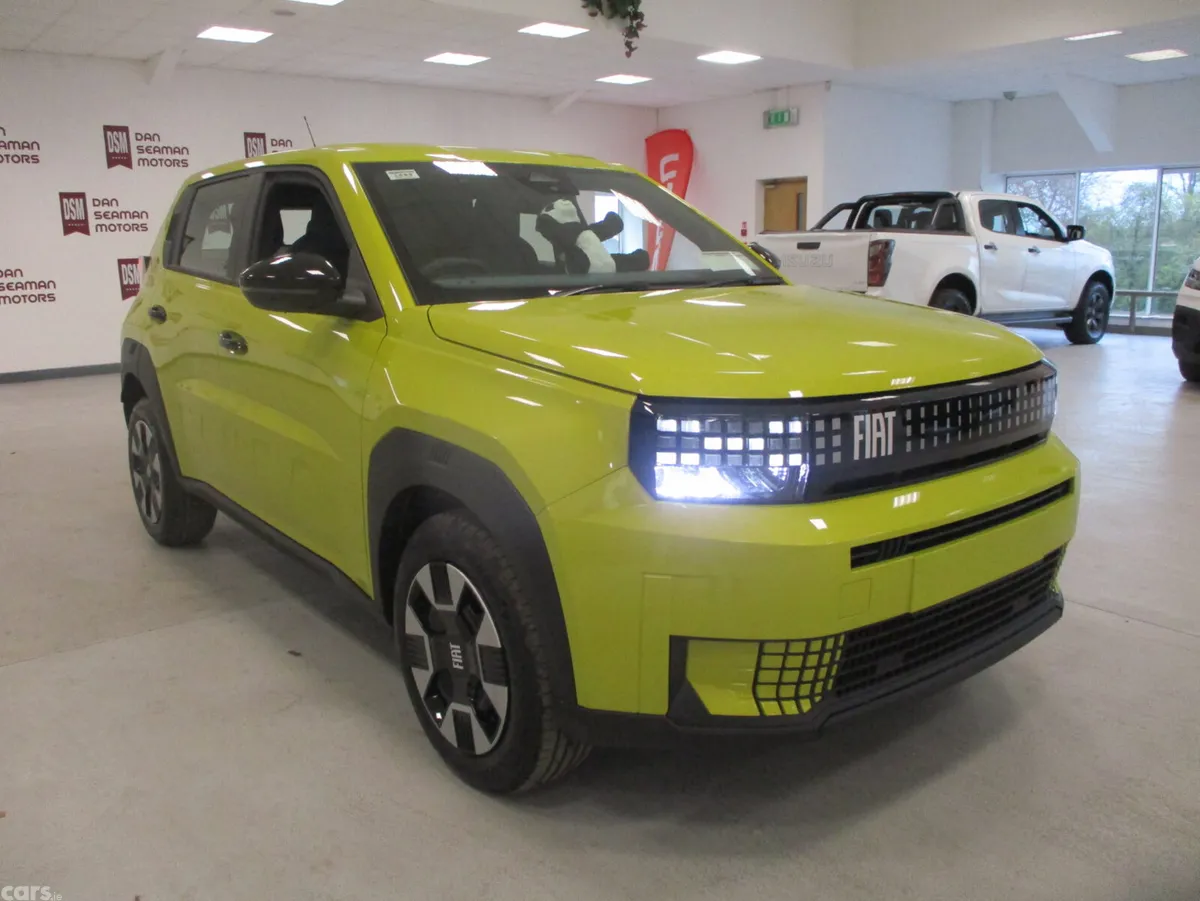 Fiat Grande Panda Hatchback, Petrol Hybrid, 2026, Yellow