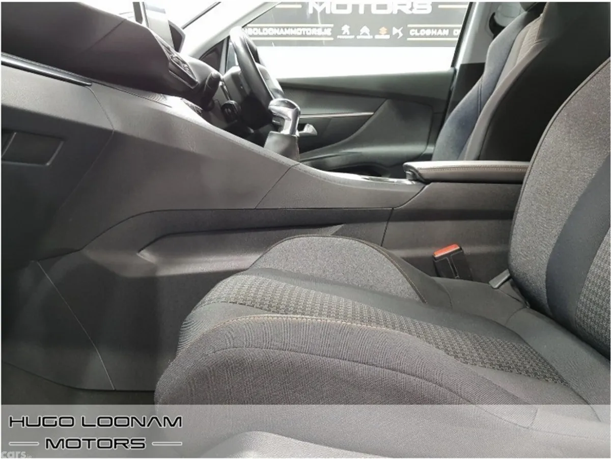 Peugeot 5008 MPV, Diesel, 2018, Grey