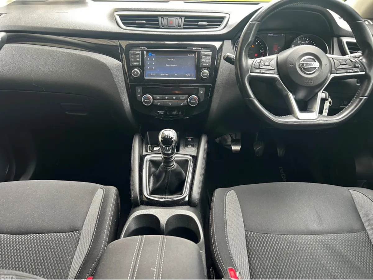 Nissan Qashqai MPV, Diesel, 2018, Red