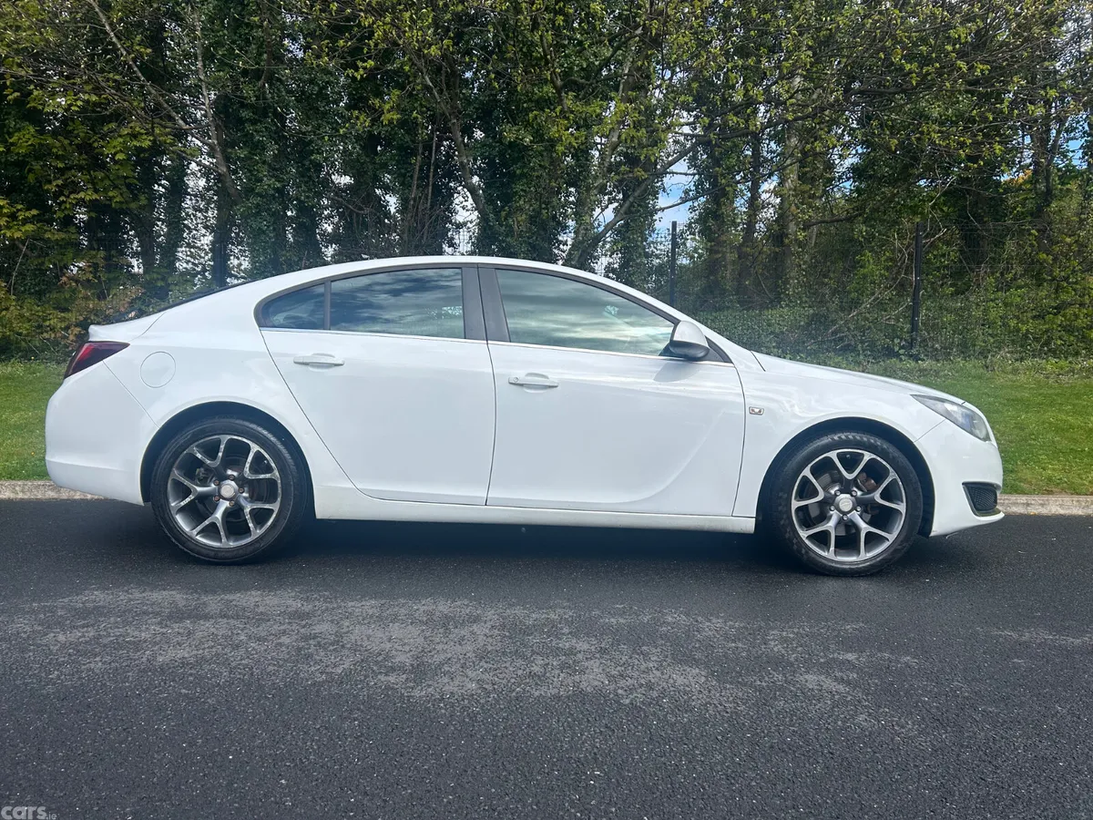 Opel Insignia Hatchback, Diesel, 2015, White