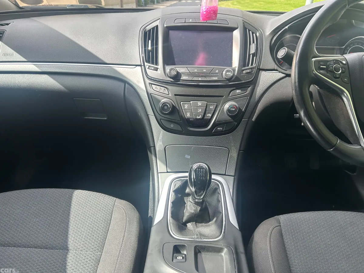 Opel Insignia Hatchback, Diesel, 2015, White