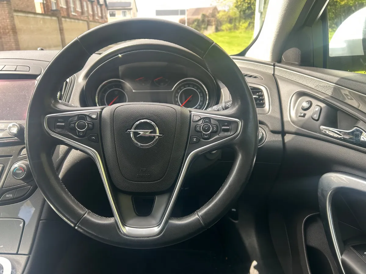 Opel Insignia Hatchback, Diesel, 2015, White