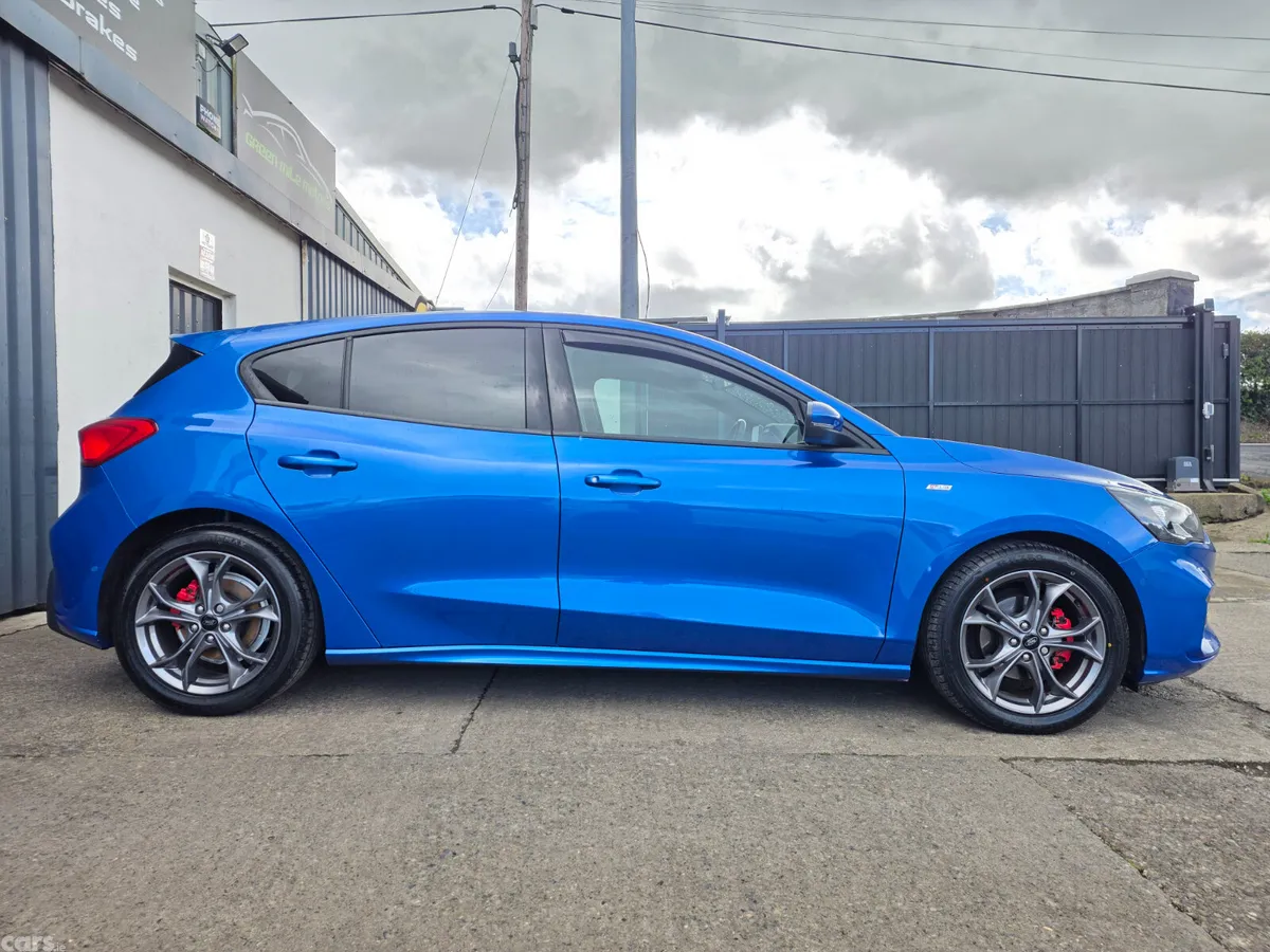 Ford Focus Hatchback, Petrol, 2022, Blue
