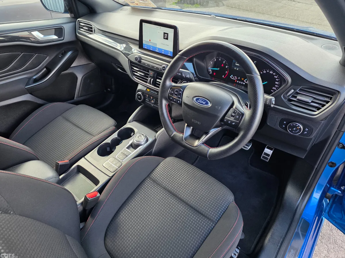 Ford Focus Hatchback, Petrol, 2022, Blue