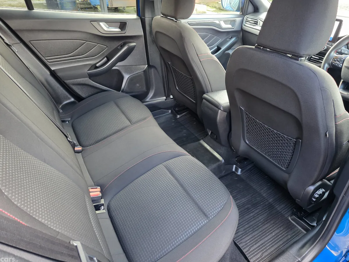 Ford Focus Hatchback, Petrol, 2022, Blue