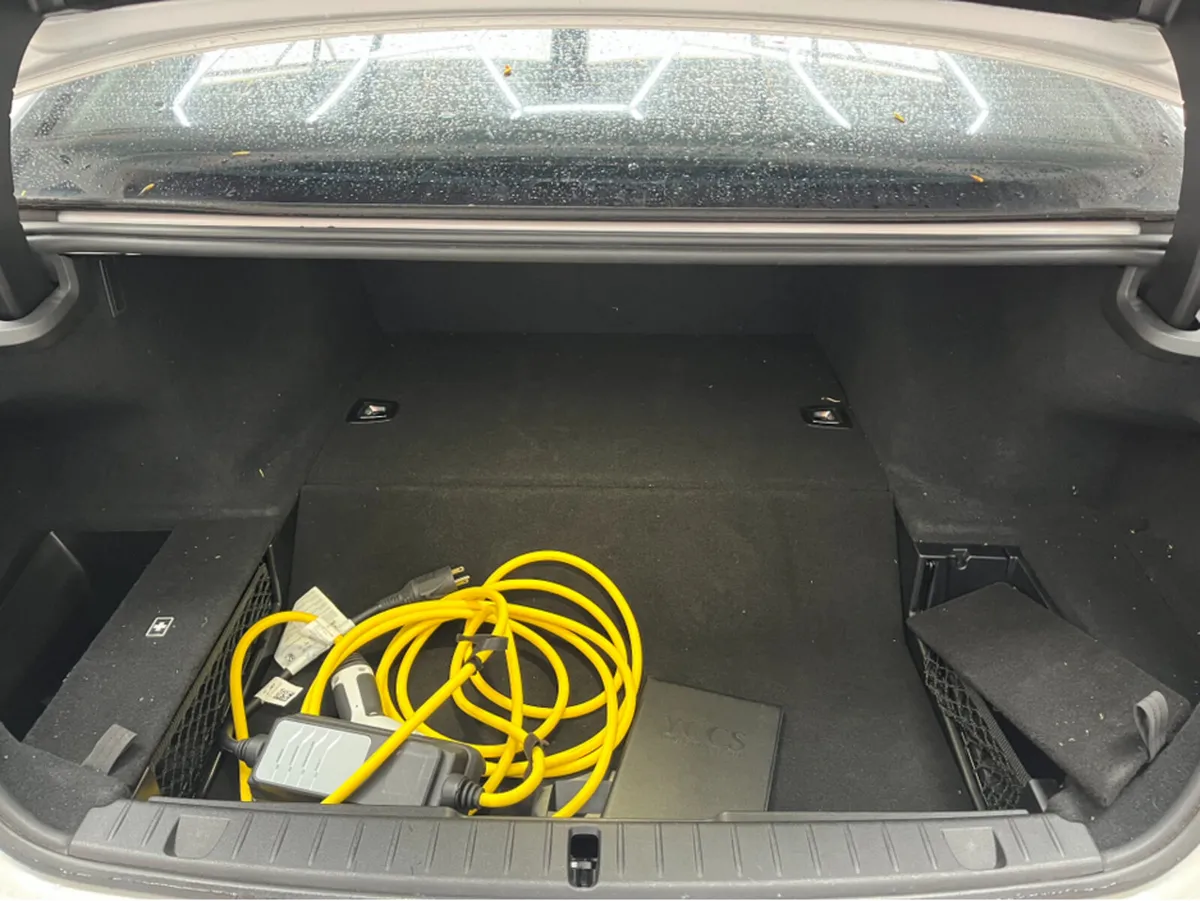 BMW 7-Series Saloon, Petrol Plug-in Hybrid, 2017, White
