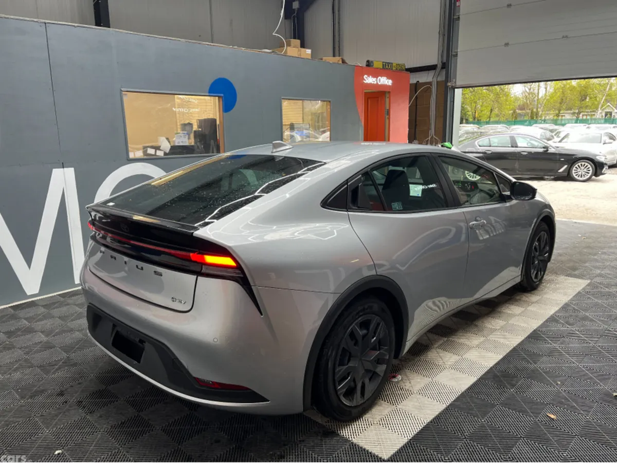 Toyota Prius Saloon, Petrol Hybrid, 2025, Silver