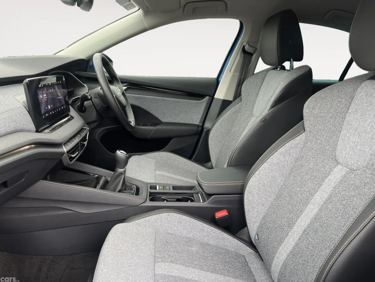 Skoda Octavia Saloon, Diesel, 2025, Blue