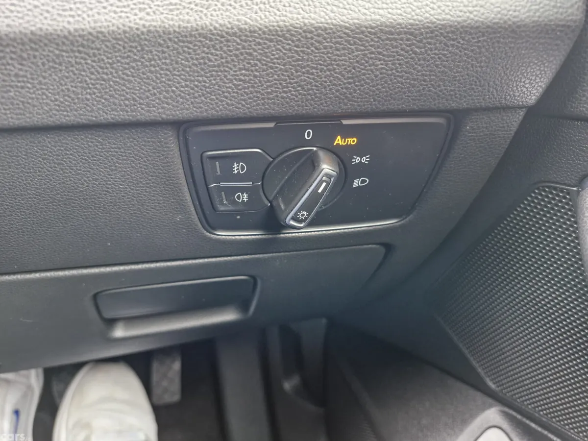Volkswagen Passat Saloon, Diesel, 2022, Grey