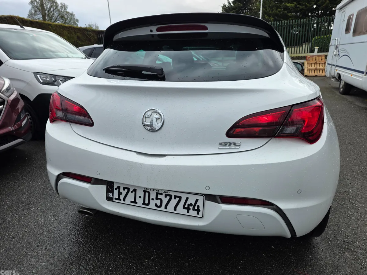 Vauxhall Astra Hatchback, Petrol, 2017, White
